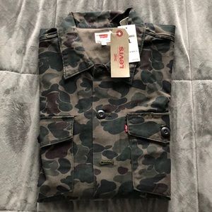 Brand New Levi’s Camo Jean Jacket sz XL